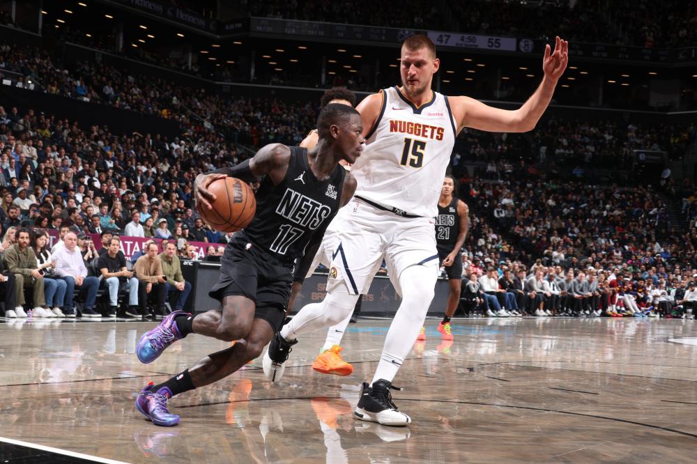 在两队防守 在两队防守